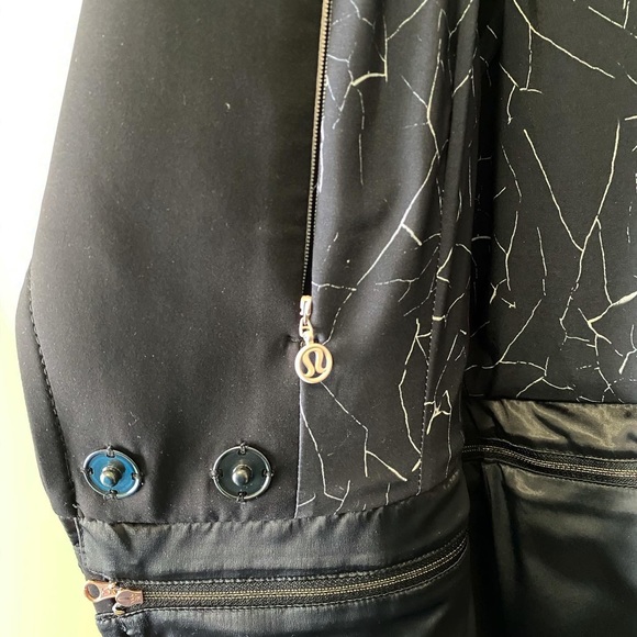 Lululemon Quick Change Vest Sz 4 - Picture 5 of 11